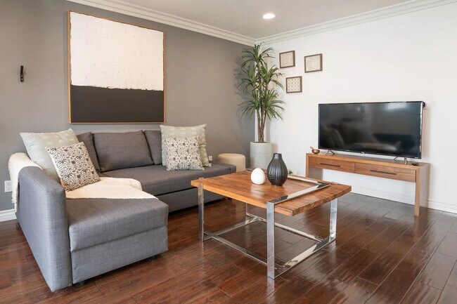 Foto del edificio - 4466 Coldwater Canyon Ave