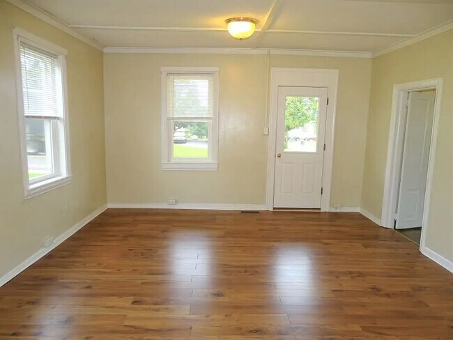 Foto del edificio - 145 E Main St