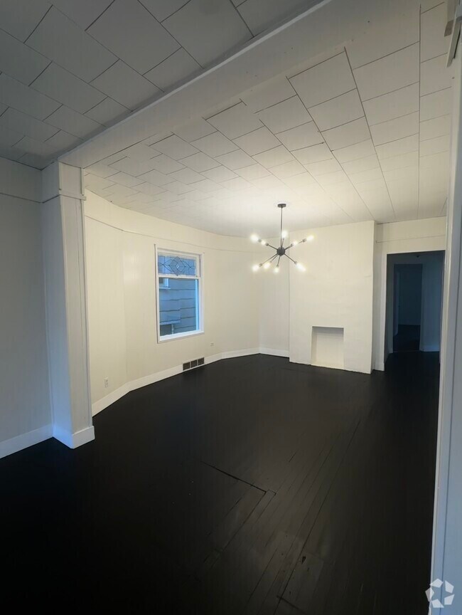 Building Photo - 108 Macamley St