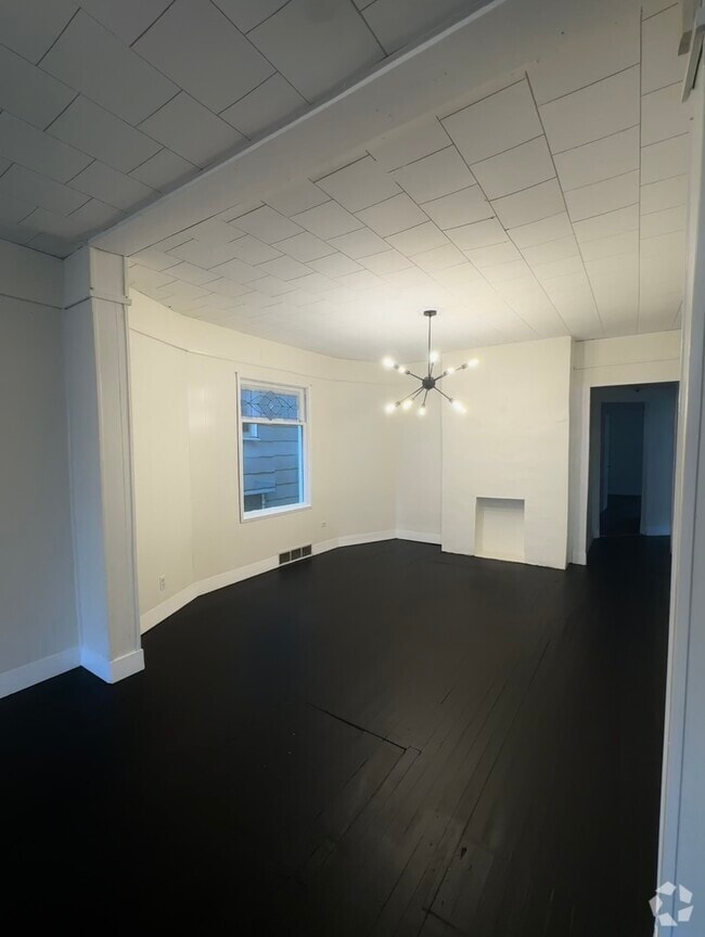 Building Photo - 108 Macamley St