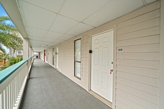 Building Photo - 6102 Seawall Blvd