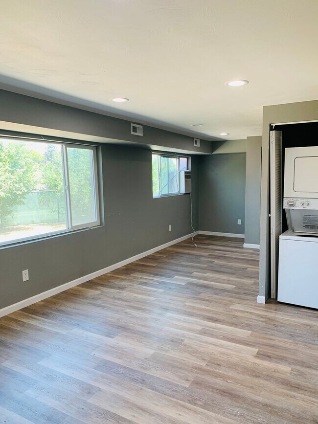 Building Photo - Updated 2 Bedroom 1.5 Bath in Westminster