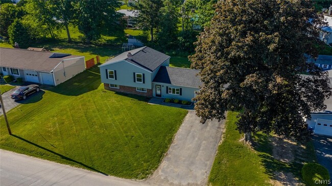 Building Photo - 6453 Milles Dr