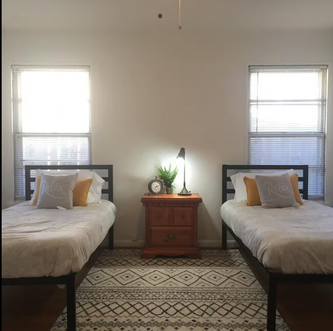 Foto del edificio - 1710 Elmwood Blvd