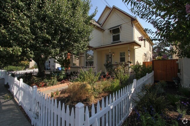 Building Photo - 538 A St