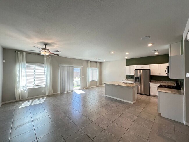 Foto del edificio - 5370 White Butterfly St