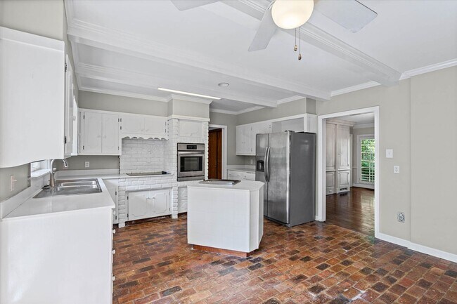 Foto del edificio - 246 McGregor Ave