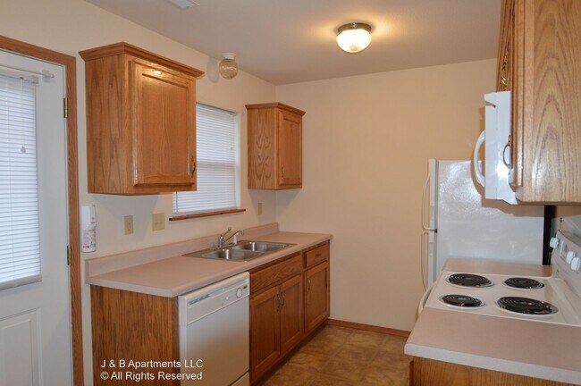 Building Photo - 20309 Skyview Dr