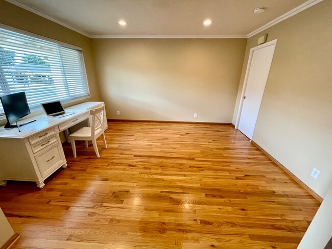 Building Photo - 4888 Wellington Park Dr