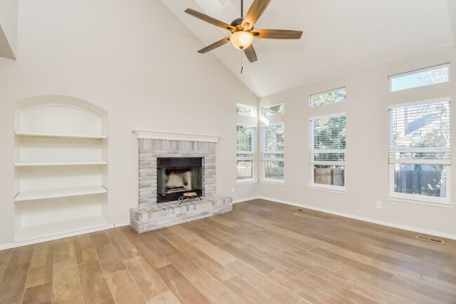 Foto del edificio - 8633 Bellcove Cir