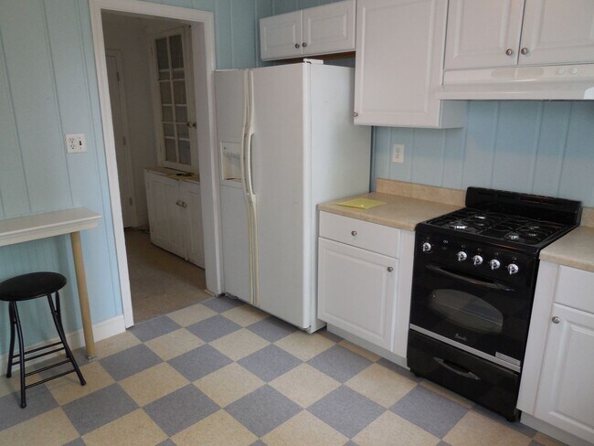 Photo - $4500 / 4br - Sunny 4 Bedroom 2 Bath Georg... Townhome