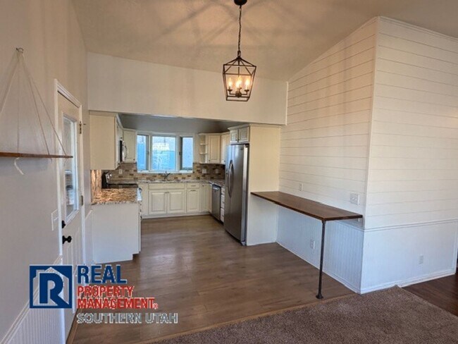 Foto del edificio - 2 bedroom downtown