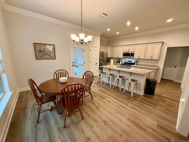Foto del edificio - 7306 Kenilworth Crossing Ave