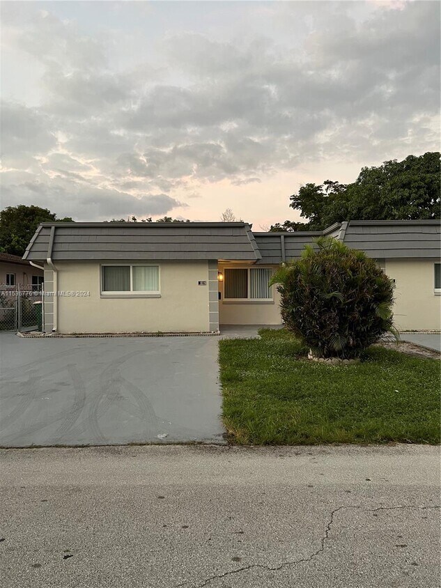 7407 NW 76th Ct Unit 7409, Tamarac, FL 33321 Room for Rent in Tamarac