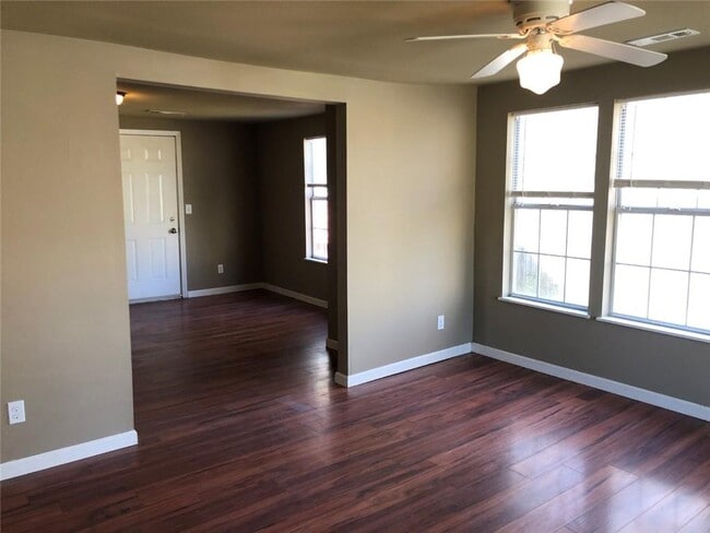 Foto del edificio - 581 S Ray Ave