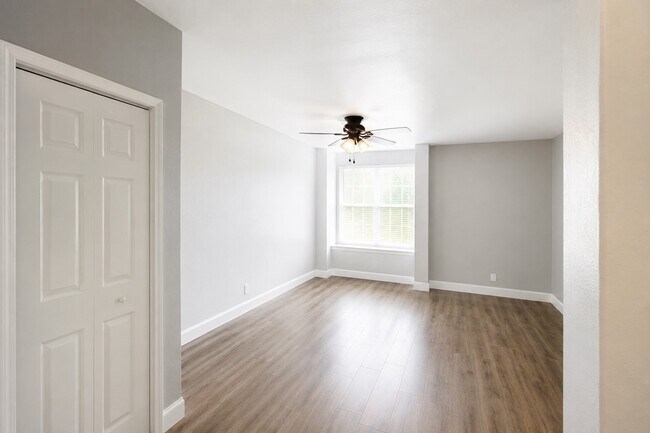 Foto del edificio - 7520 Hornwood Dr