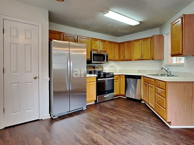 Building Photo - 4238 Zephyrhills Dr
