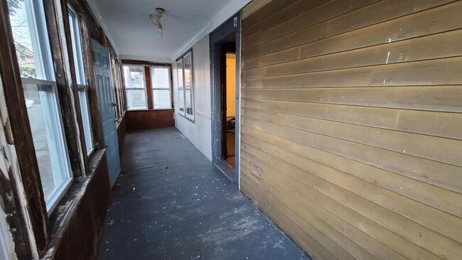 Building Photo - 254 Burnside Ave