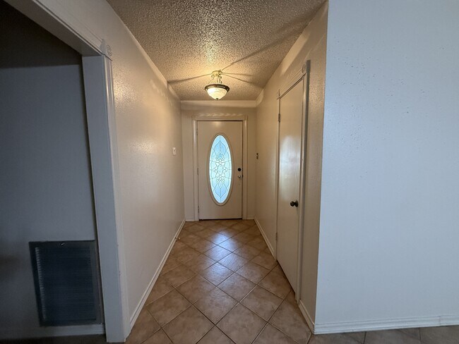 Foto del edificio - 9495 Landis Dr