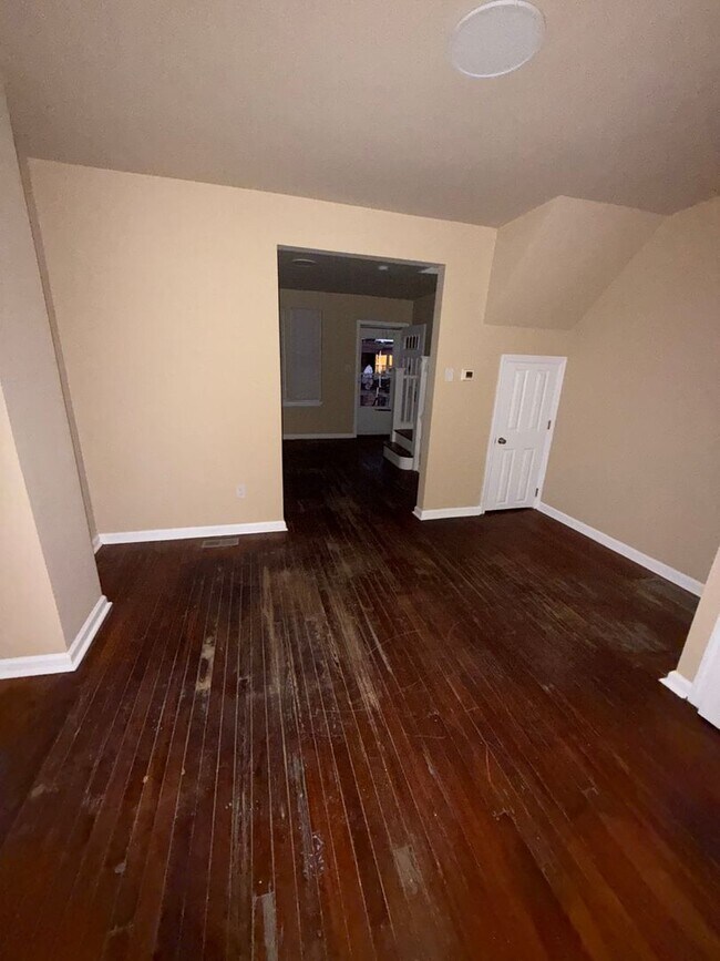 Building Photo - Beautiful 3 bedroom house