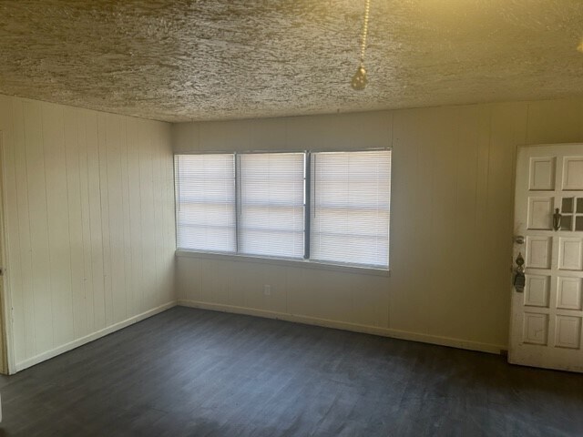 Building Photo - 2412 W Irving St
