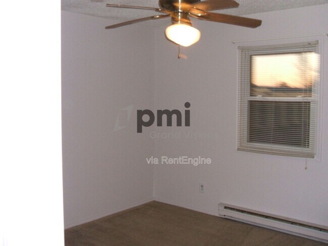 Foto del edificio - 465 E Main St