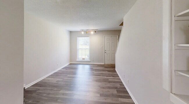Foto del edificio - 1309 W Meadowview Rd