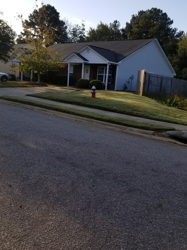 Foto del edificio - 123 Colonial Commons Ln