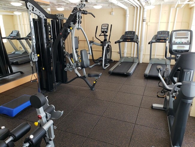 Building Photo - 1 BA Available for rent $1,800 ALL Utilities included