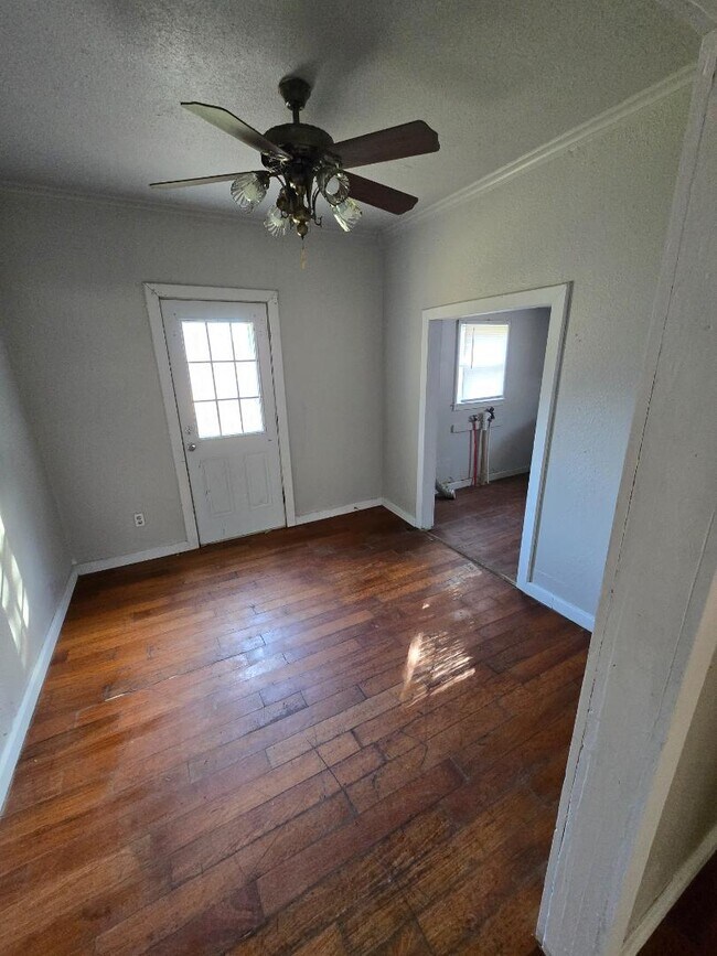 Foto del edificio - 1202 E Oak St