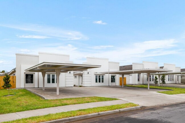 Foto del edificio - 3803 Las Vistas Ln