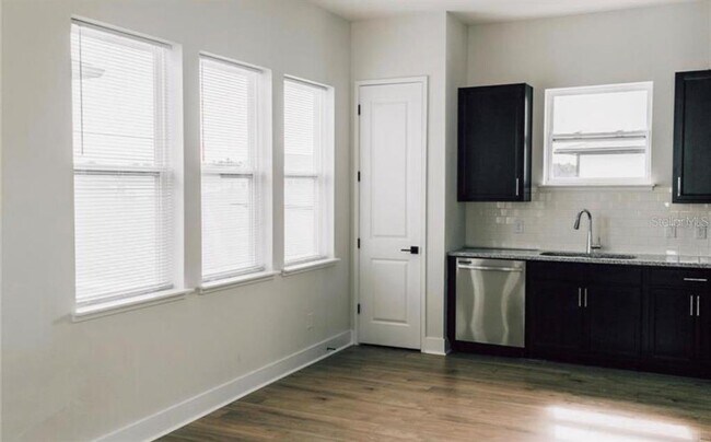 Foto del edificio - 6824 Bridgman St