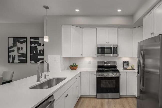 Foto del edificio - 7966 Williamson Blvd