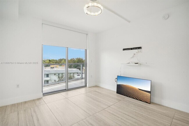 Foto del edificio - 13800 Highland Dr