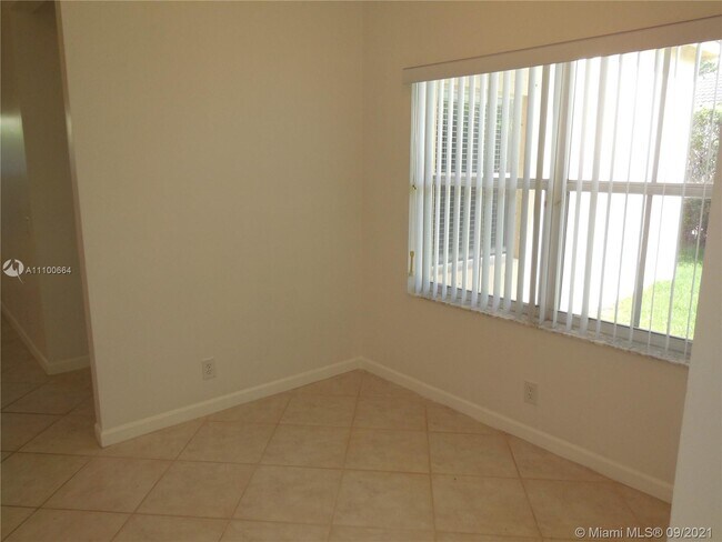 Building Photo - 1520 Tamarind Ct