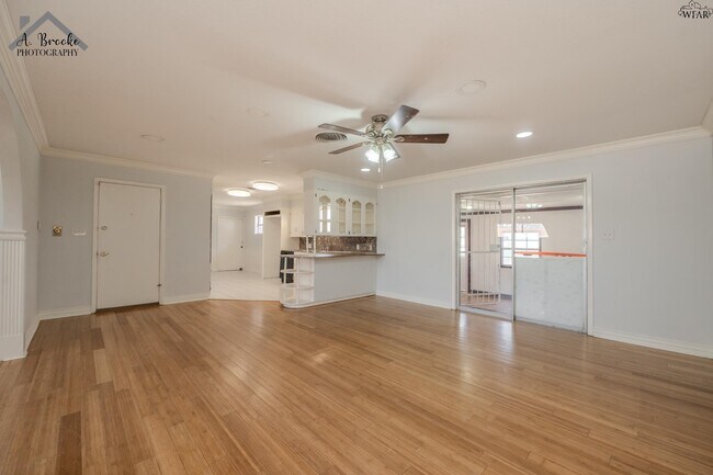 Foto del edificio - 2725 Devon Rd