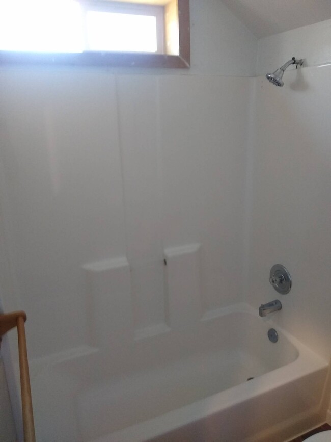 Shower - 1439 W Texas St