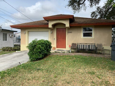 Primary Photo - 2242 Thomas St