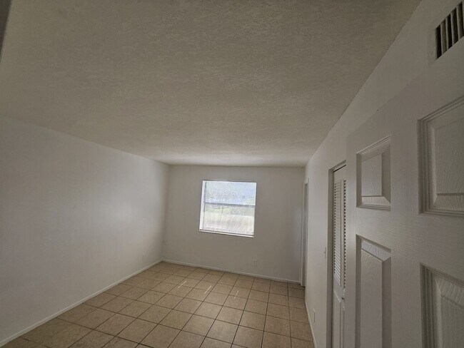 Foto del edificio - One bedroom one bath