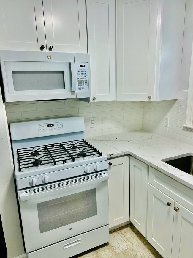 Foto del edificio - 294 W Post Rd