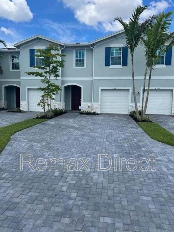 Foto del edificio - 4393 Hammock Grove Dr