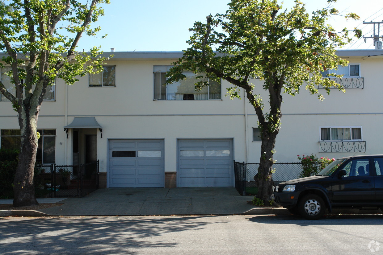 Primary Photo - 520 Peninsula Ave