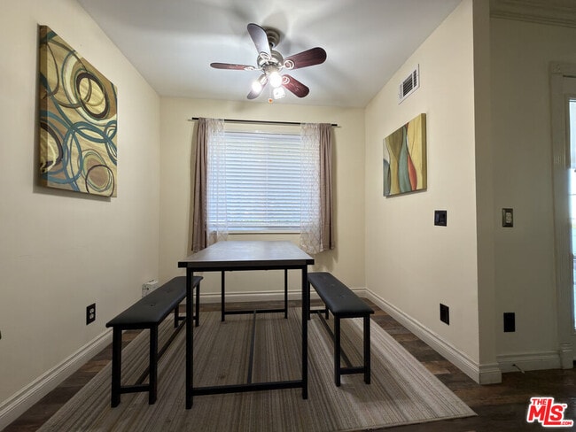 Foto del edificio - 9558 Swinton Ave