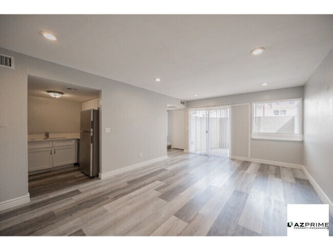 Foto del edificio - Your Next Home Awaits in this Beautifully Updated 2/1.5 Townhome in Phoenix!