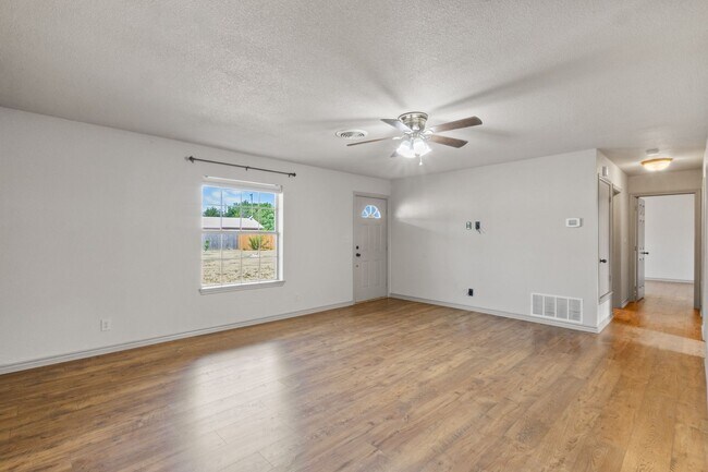 Foto del edificio - Decatur 3 Bedroom 2 Bathroom