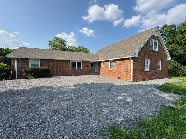 Building Photo - 6879 Lebanon Rd