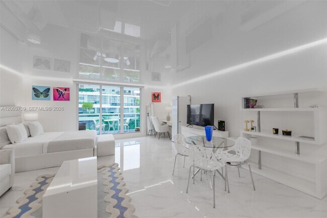 Building Photo - 2301 Collins Ave