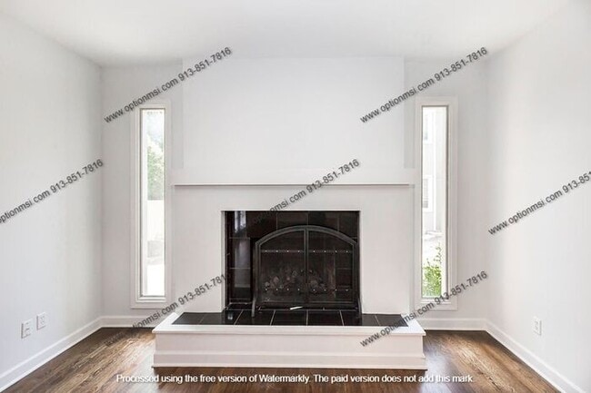 Building Photo - Fantastic Plaza location!!