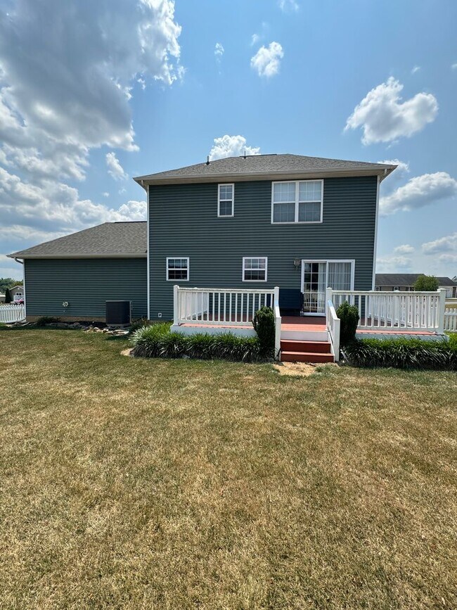 Building Photo - Single Family Home in Broadway