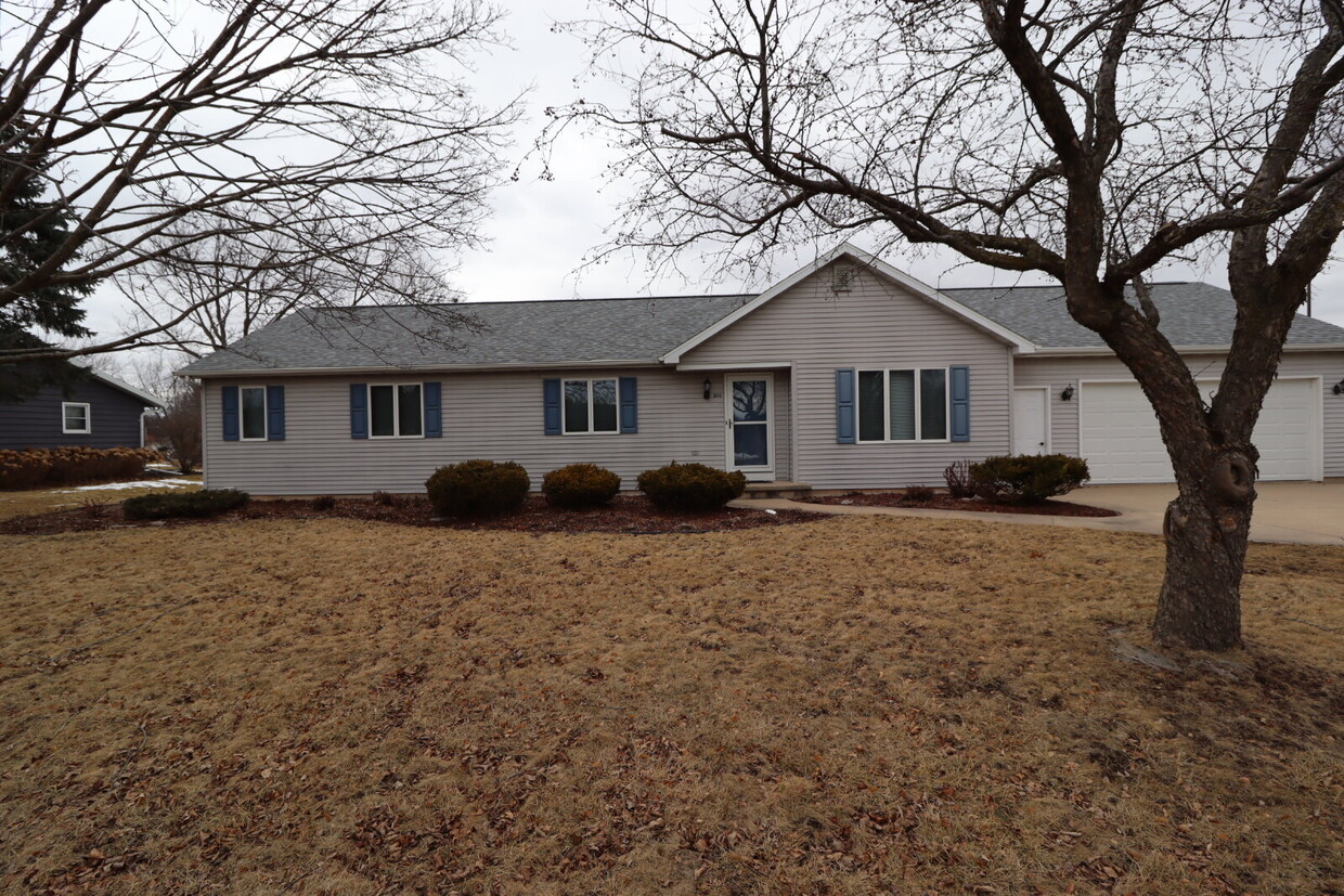 Primary Photo - 3-Bedroom Home with 2 Full Baths